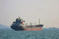 Les cours du pétrole retombent avec des espoirs de négociations au Moyen-Orient