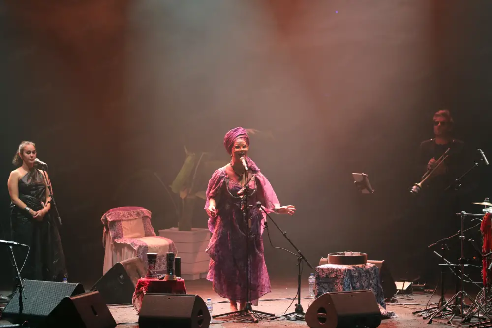 A Tunis, Oum chante un Maroc authentique et pluriel