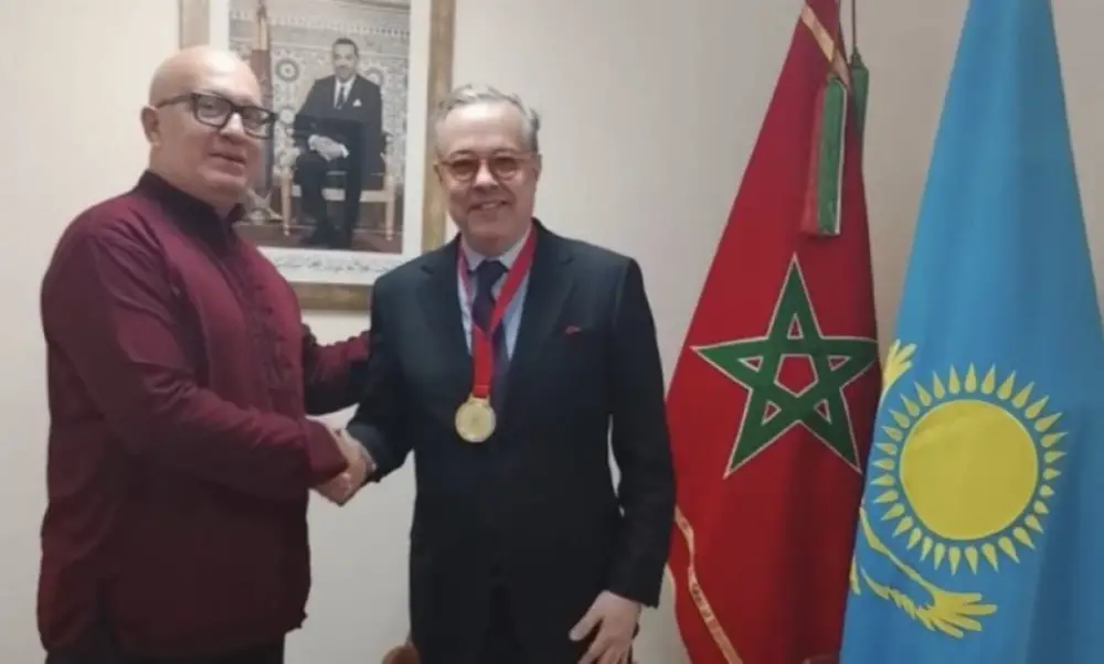 Maroc-Kazakhstan : l’ambassadeur Rachid Maâninou reçoit la Médaille d’or de la diplomatie africaine
