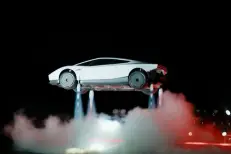 Elon Musk dévoile sa Tesla "volante"