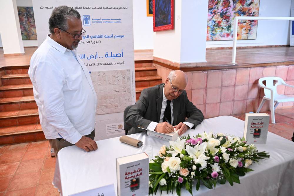Moussem d’Assilah: Ahmed El Madini signe son nouveau roman “La boucle parisienne: Marocains et autres Arabes”