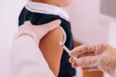 Vaccination des enfants : le ministère rassure sur les stocks et appelle à compléter les doses