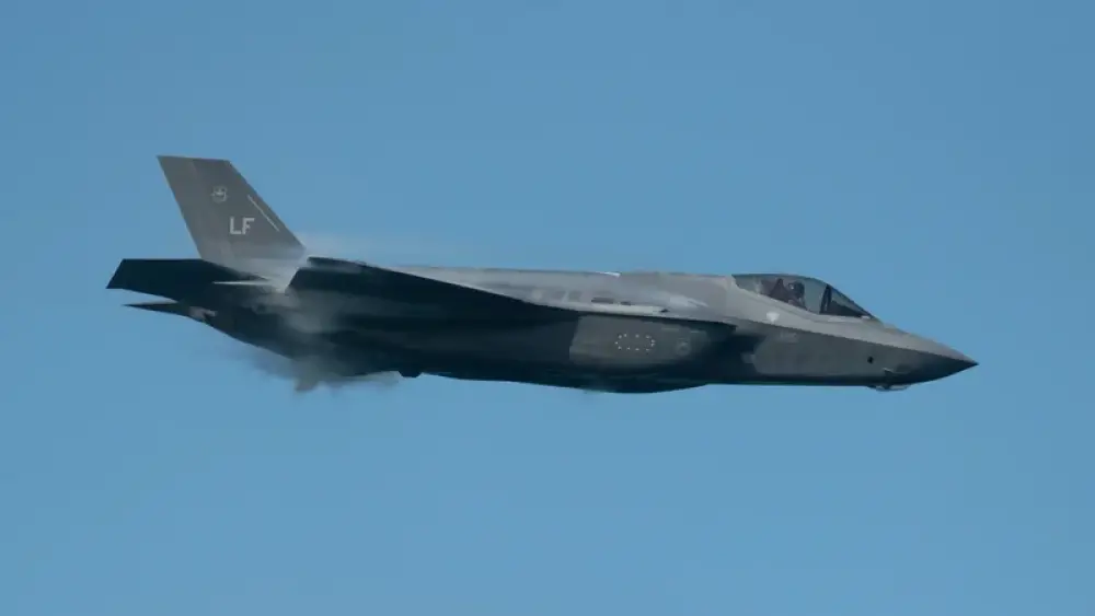 Le Pentagone signe un giga-contrat pour 850 avions de chasse F-35 en dix ans mais l'accord doit encore être validé par le Congrès