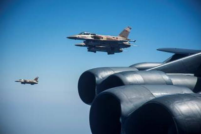 Maroc-USA – Des F-16 des FAR dans le ciel aux côtés de B-52 des forces américaines