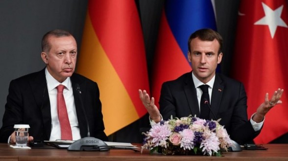 Grèce-Turquie: Erdogan s'en prend à Macron, qui soutient Athènes, et le qualifie d'"ambitieux incapable"