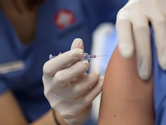 La vaccination des Indonésiens contre la Covid-19 devrait débuter en janvier 2021