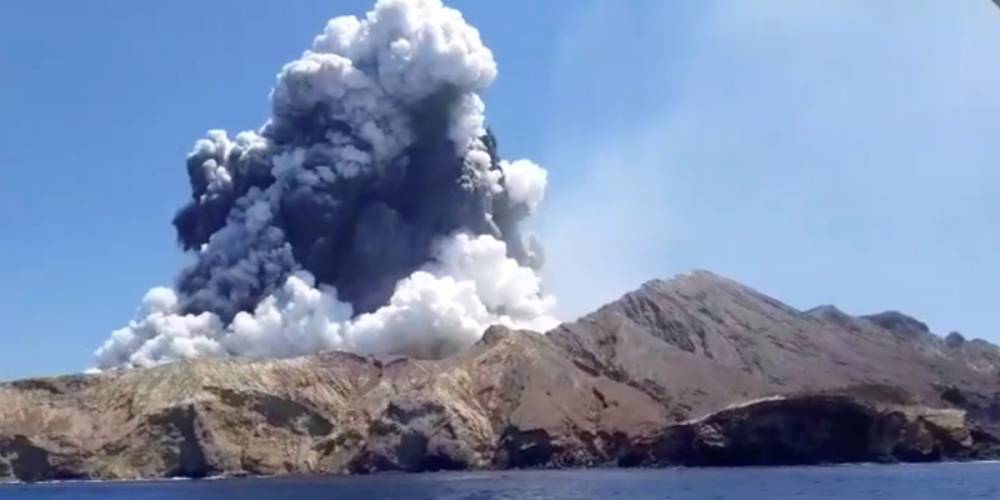 Eruption volcanique aux Canaries: la coulée de lave atteint la mer