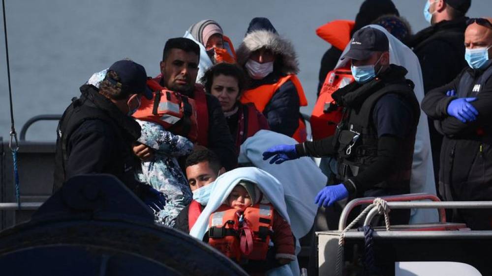 Royaume-Uni: près de 1.000 migrants traversent la Manche en une journée