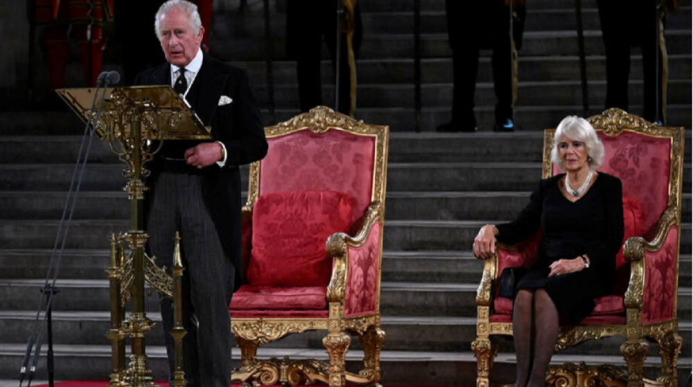 Royaume-Uni : Charles III dit ressentir "le poids de l'Histoire"