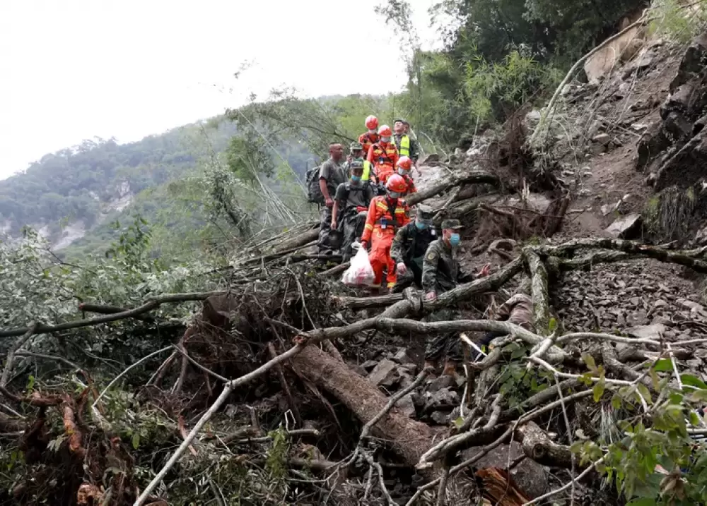 Séisme en Chine: nouveau bilan de 86 morts, la pluie complique les recherches