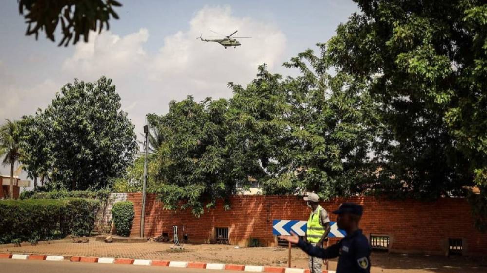 Burkina: tirs entendus dans le quartier de la présidence à Ouagadougou, le signal de la télévision nationale coupé (médias)