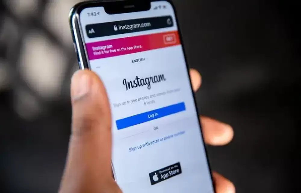 Instagram envisage d’ajouter l’option « repost » pour relayer des publications comme sur Twitter