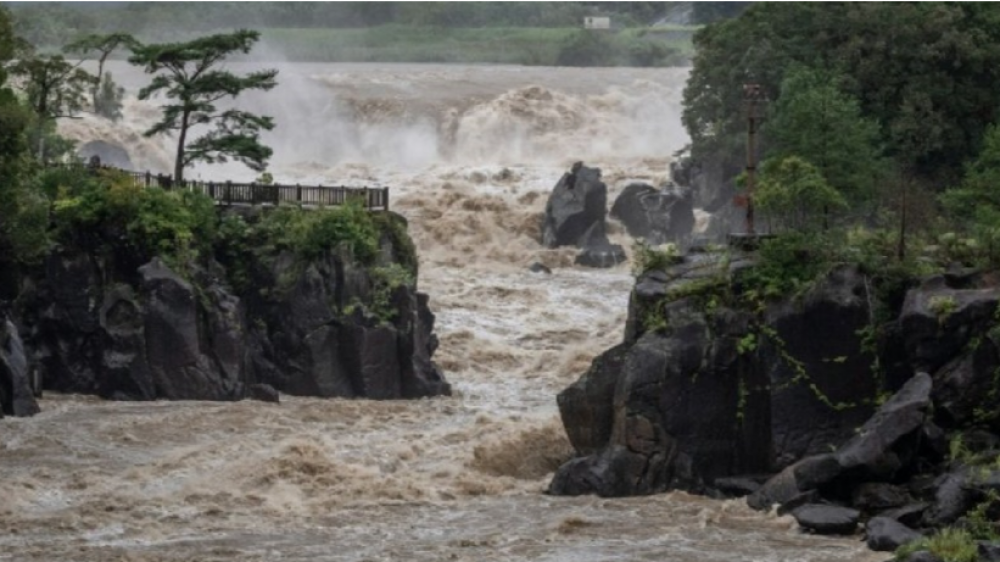 Japon: Deux morts et des dizaines de blessés au passage du typhon "Nanmadol"