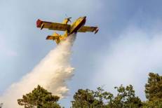 Sur instructions royales, les FAR déploient deux Canadair dans le cadre de la lutte contre les feux de forêt au Portugal