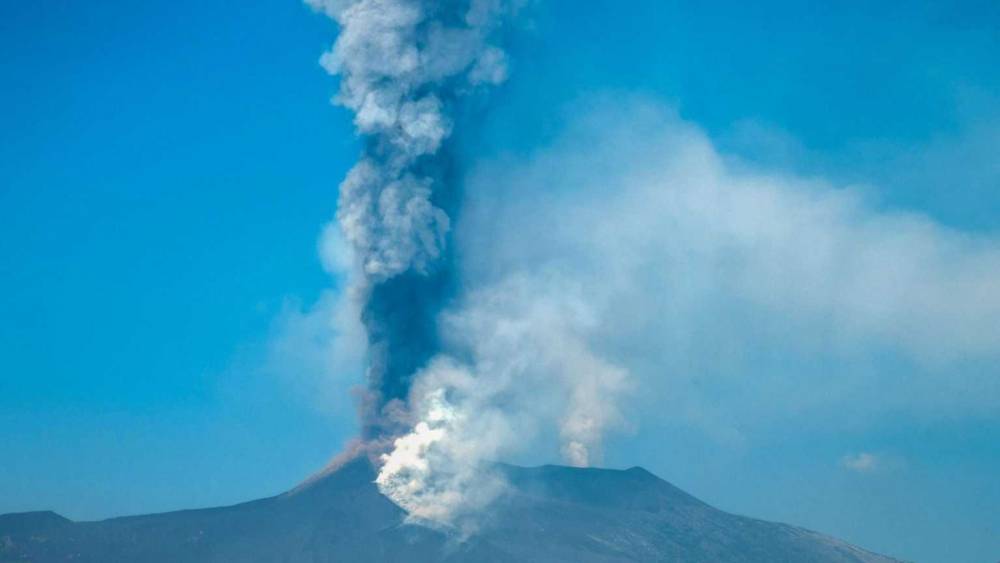 Risque d'éruption d'un volcan aux Philippines: des centaines de villageois évacués