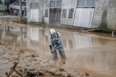 Japon: au moins six morts et deux disparus dans des inondations au centre du pays