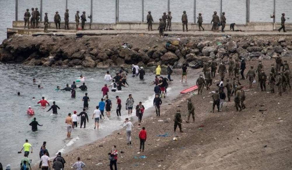 Crise migratoire à Fnideq : Mohamed Ouzzine critique le silence du gouvernement