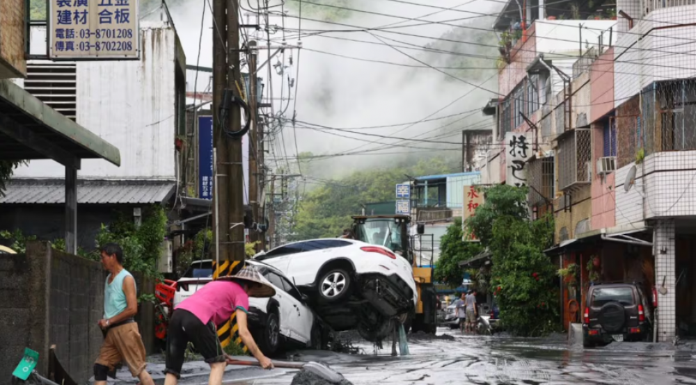 Le typhon Ragasa fait 14 morts à Taïwan, le sud de la Chine en alerte