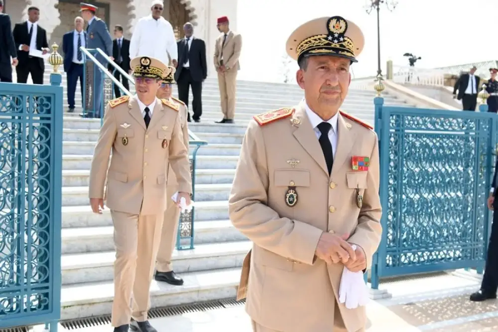 Responsables politiques, sécuritaires et militaires se recueillent sur la tombe de feu Hassan II