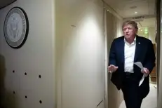 Trump fustige une "conspiration malsaine" contre l'IA