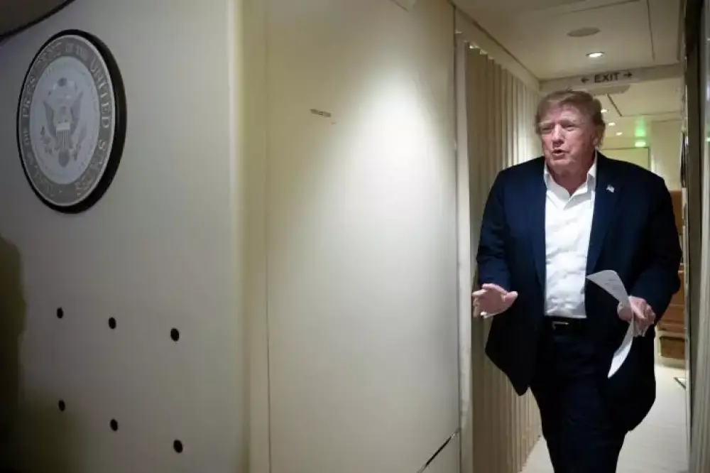 Trump fustige une "conspiration malsaine" contre l'IA