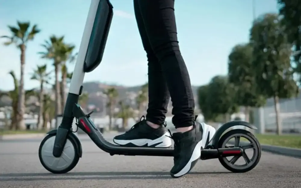 Trottinettes électriques : vitesse, casque, circulation… les nouvelles règles entrent en vigueur