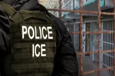 États-Unis : un agent de l’ICE inculpé pour faux témoignage après des tirs à Minneapolis