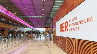 Alerte à l’aéroport de Berlin : évacuation et pert...